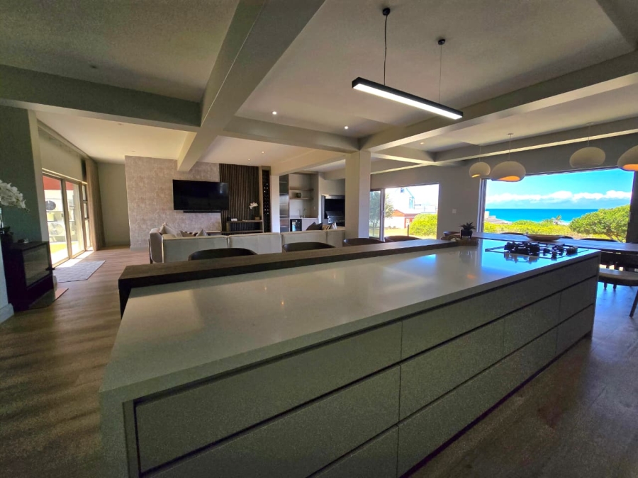 4 Bedroom Property for Sale in Outeniqua Strand Western Cape